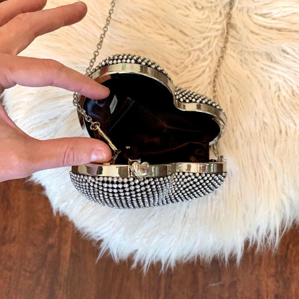 New! Rhinestone Heart ❤️ Purse - Picture 2 of 7
